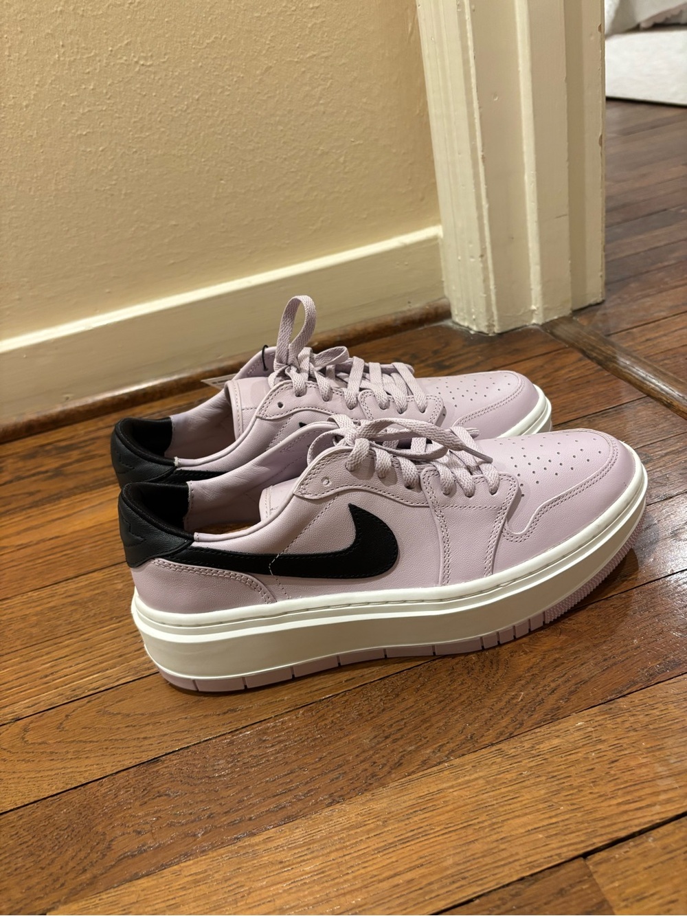 NWT RARE CUSTOM Nike sneakers. Size 11